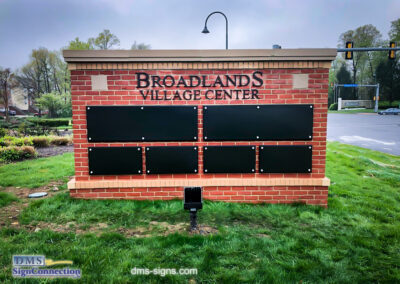 Monument Sign Tenant directory for Shopping mall in Loudoun County, Virginia, Manage By Saul Centers